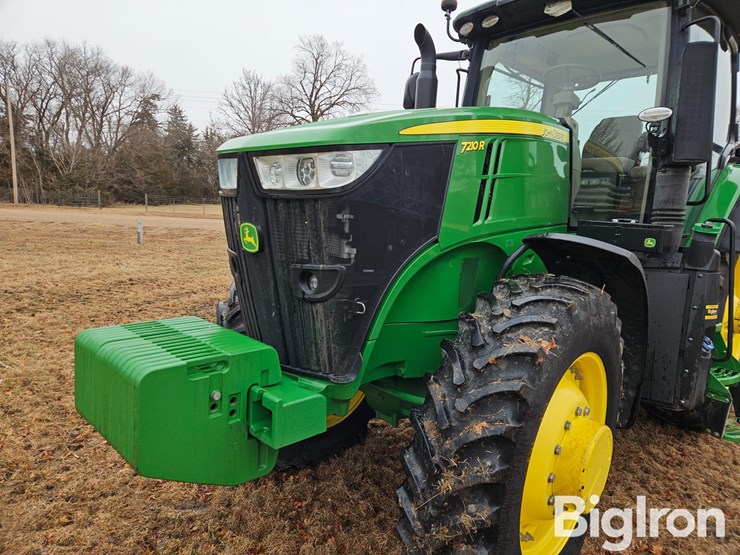 2015-john-deere-7210r-image-12