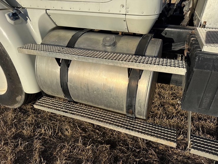 1999-international-60-image-37