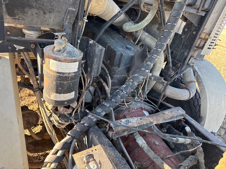 1992-white-gmc-haying-mantis-stacker-truck-image-37