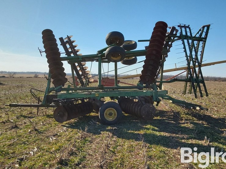 john-deere-330-image-8