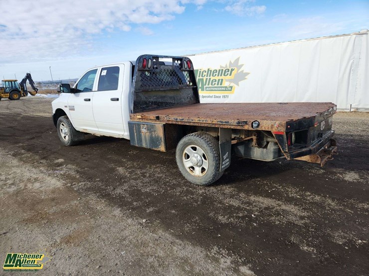 2015-dodge-3500-image-3