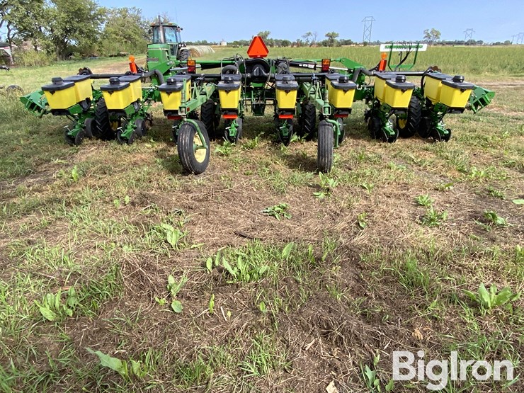 2015-john-deere-1725-image-6