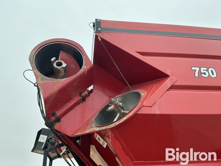 2011-j&m-750-image-13