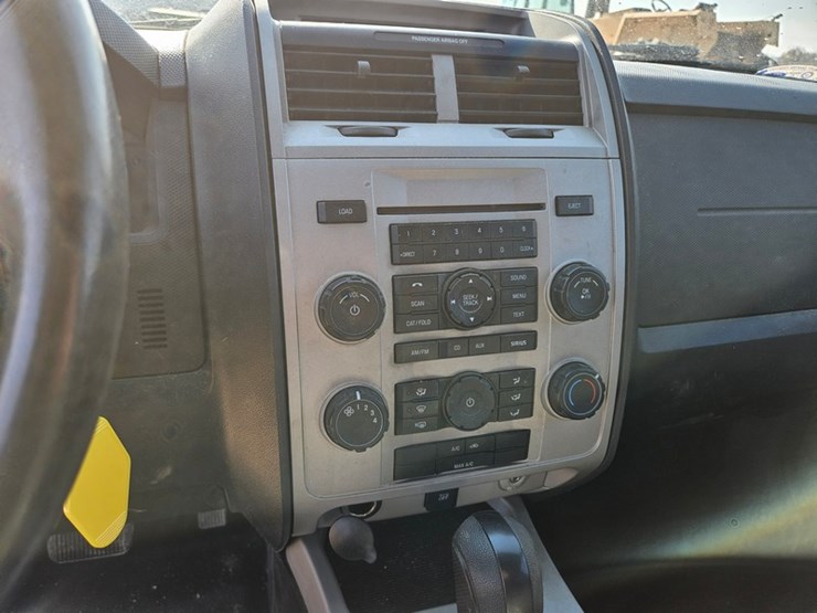 2012-ford-escape-image-24