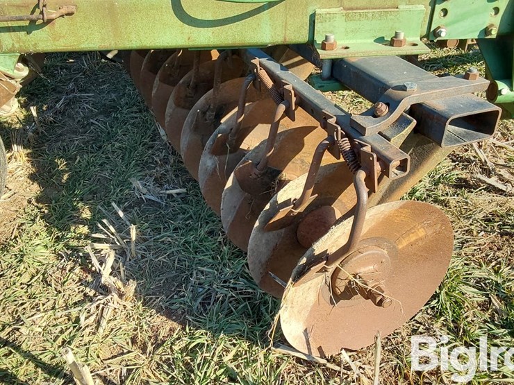 john-deere-330-image-16