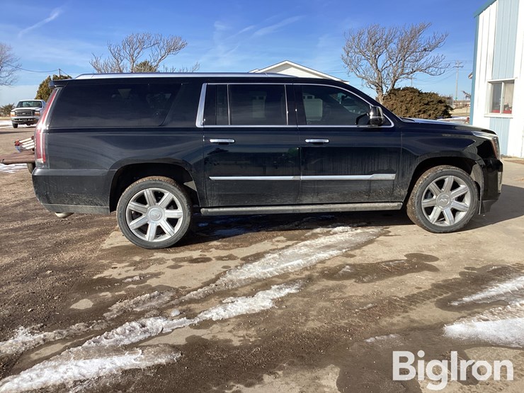 2019-cadillac-escalade-esv-image-4