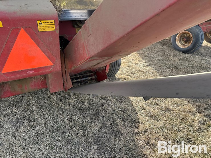 new-holland-390-image-18