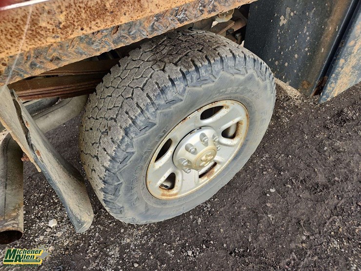 2015-dodge-3500-image-26