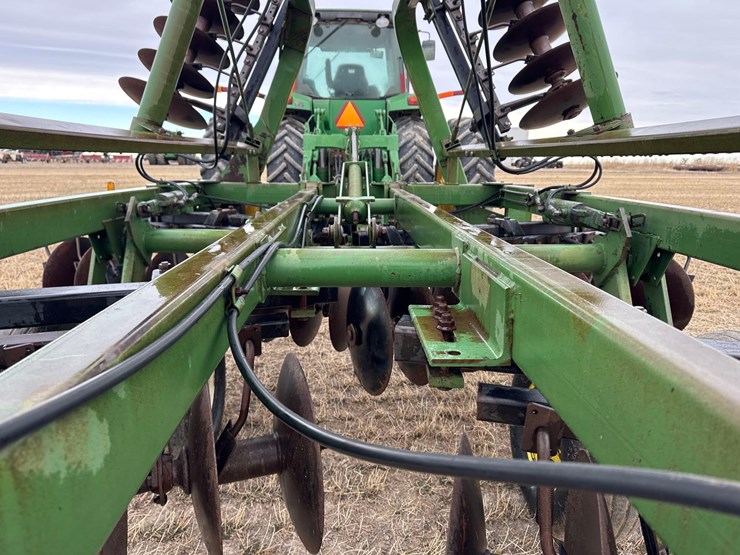 john-deere-235-image-35