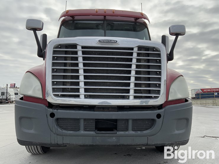 2013-freightliner-cascadia-125-image-9