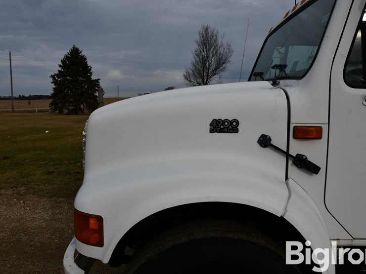 1994-international-4900-image-11