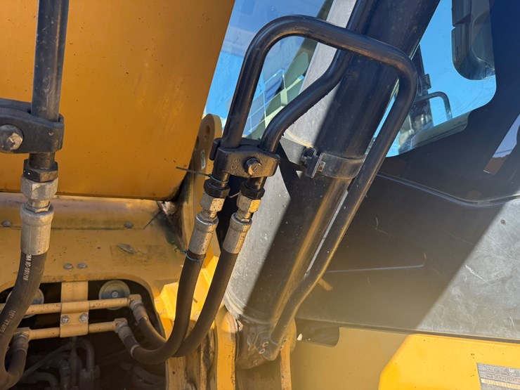 caterpillar-328d-image-32