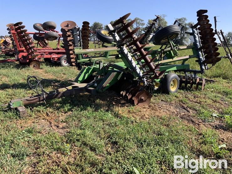 john-deere-630-image-1