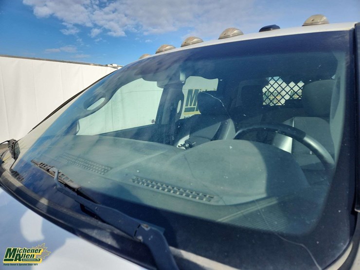 2015-dodge-3500-image-29