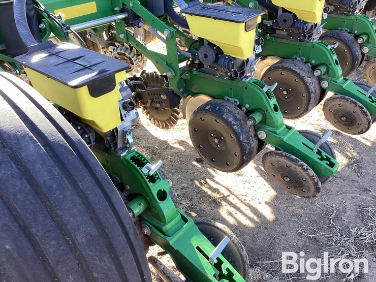 2014-john-deere-1775nt-image-17