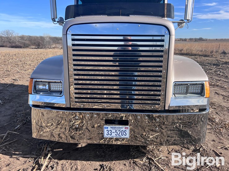 2000-freightliner-fld120-image-18