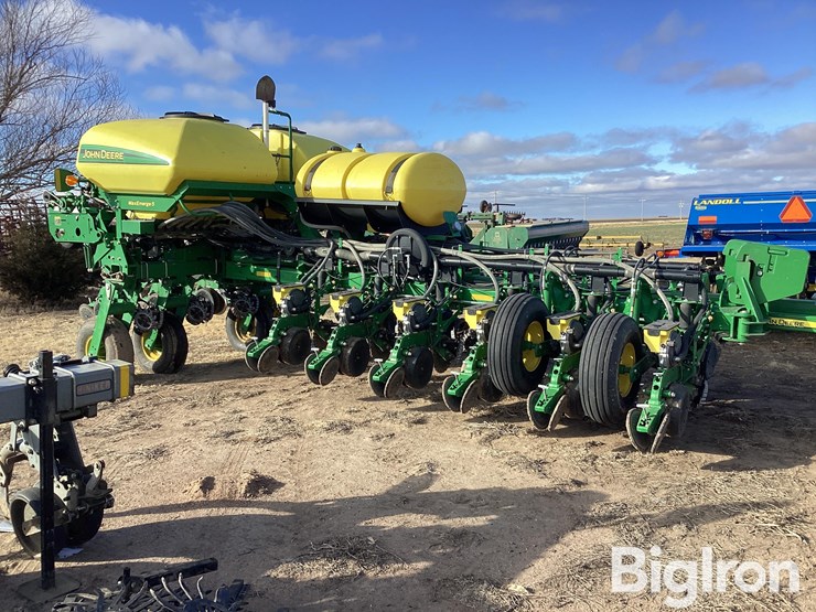 2014-john-deere-1775nt-image-4