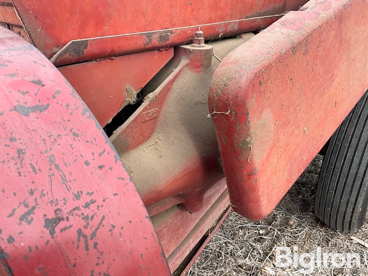 new-holland-271-image-12