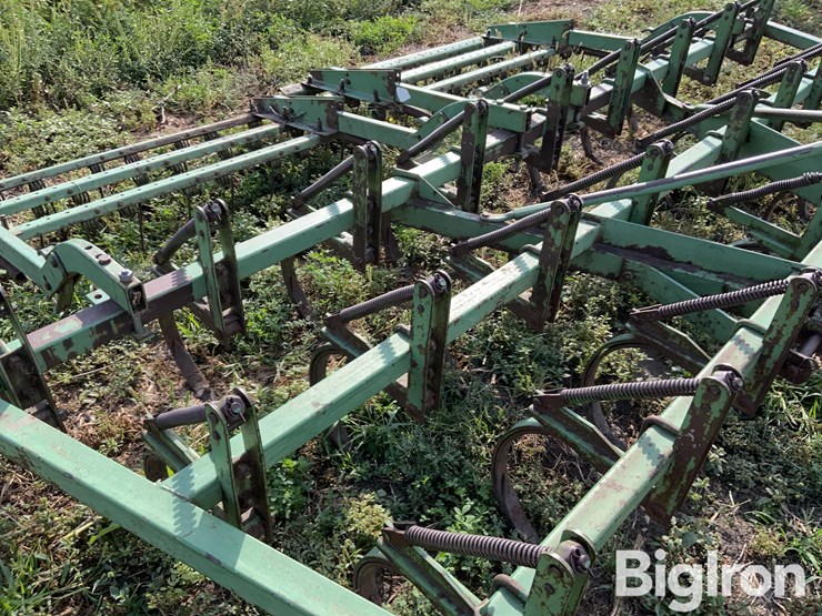 john-deere-12-image-12