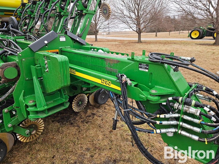 2012-john-deere-1790-ccs-image-11