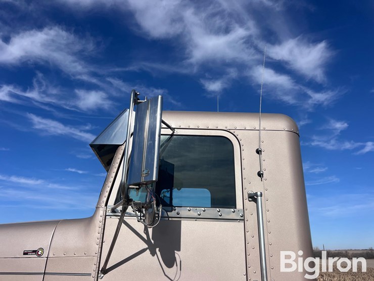 2000-freightliner-fld120-image-14