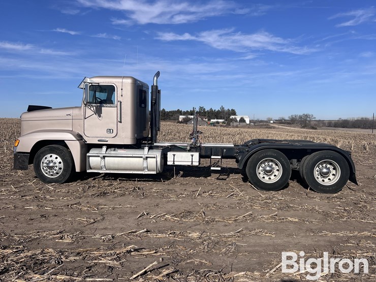 2000-freightliner-fld120-image-8