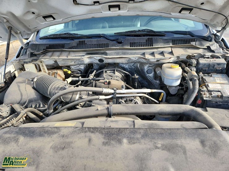 2015-dodge-3500-image-21