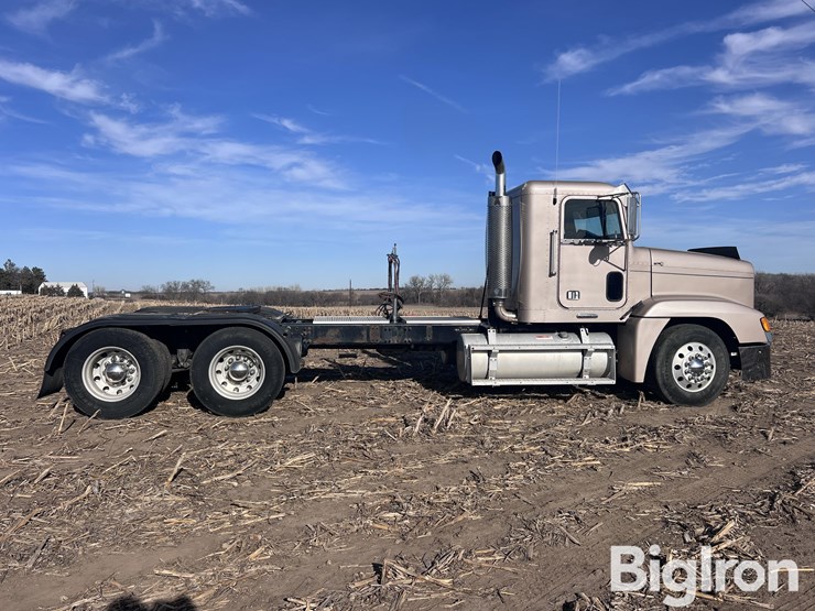 2000-freightliner-fld120-image-4