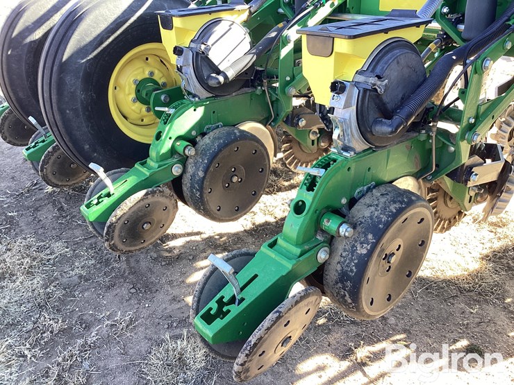 2014-john-deere-1775nt-image-16