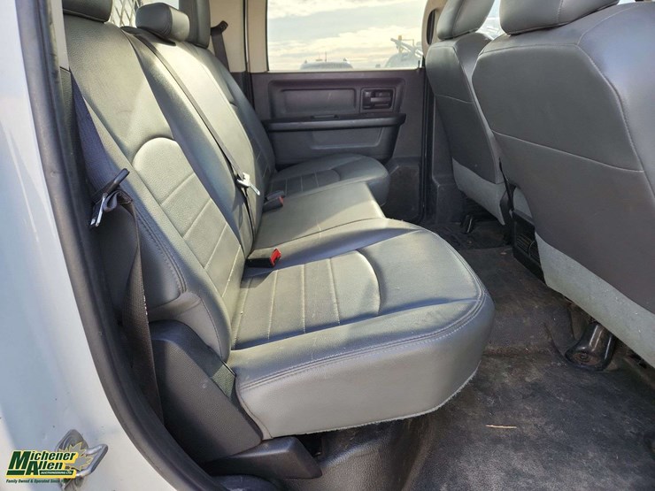 2015-dodge-3500-image-19