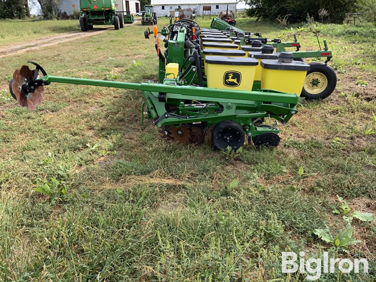 2015-john-deere-1725-image-8