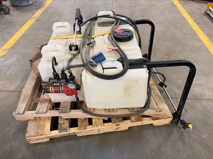 self-contained-tailgate-sprayer-system-image-1