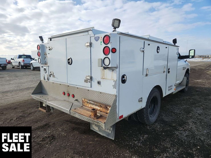 2013-ram-3500-slt-image-3