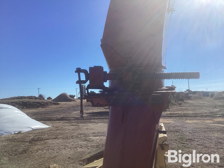 new-holland-880-image-13