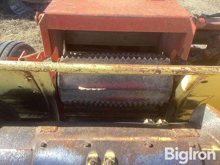 new-holland-880-image-17