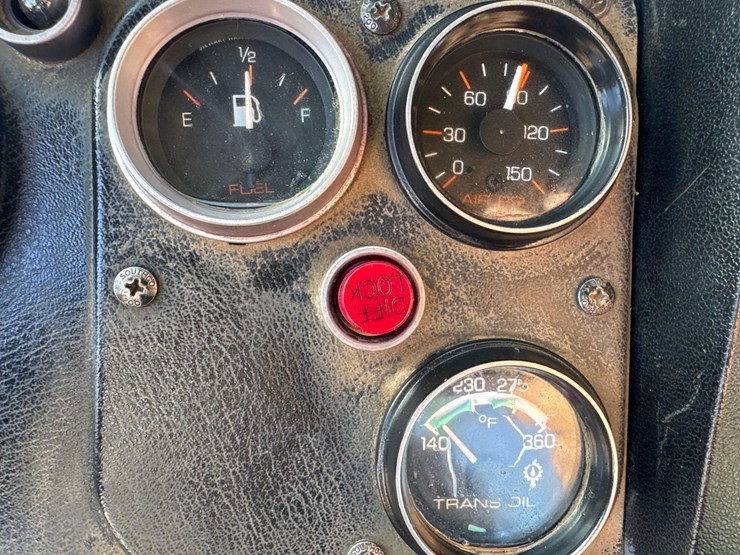 1992-white-gmc-haying-mantis-stacker-truck-image-28