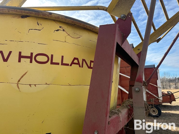 new-holland-390-image-15