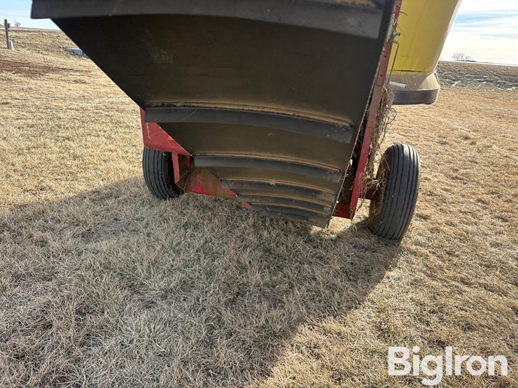 new-holland-390-image-19