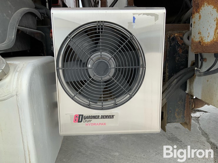 2007-freightliner-m2-106-image-20