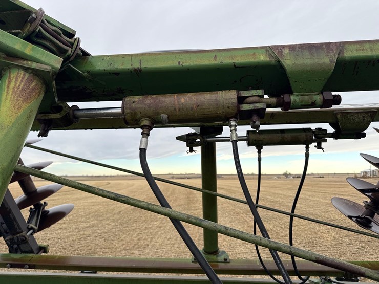 john-deere-235-image-22