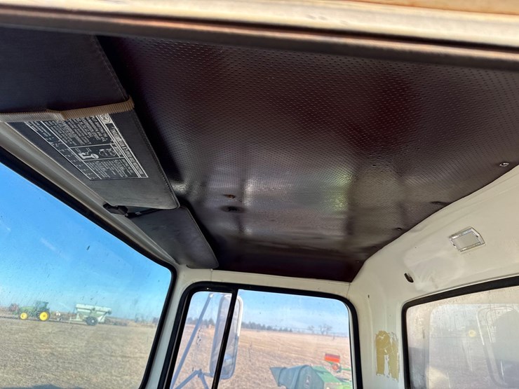 1974-ford-800-image-40