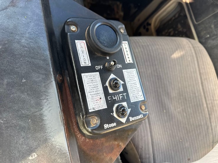 1992-white-gmc-haying-mantis-stacker-truck-image-17