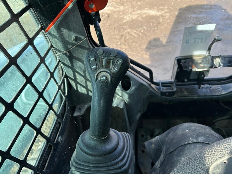 2020-bobcat-t76-image-25