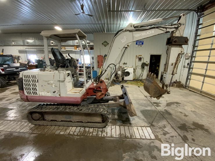 2006-takeuchi-tb135-image-4