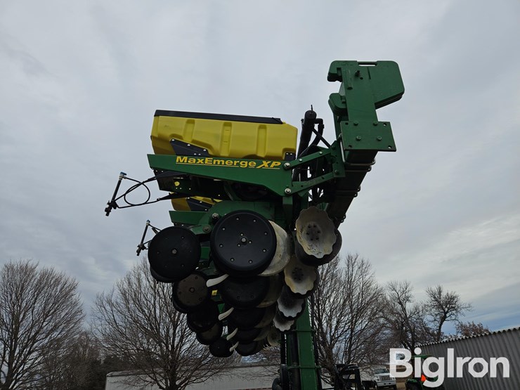 2005-john-deere-1720-image-16