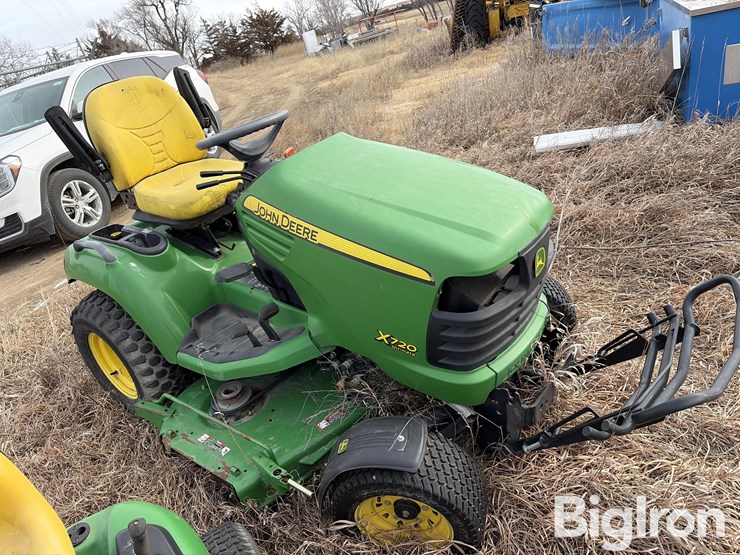 john-deere-x720-image-3