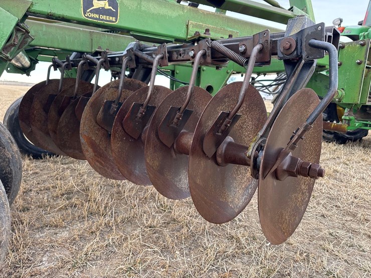 john-deere-235-image-24