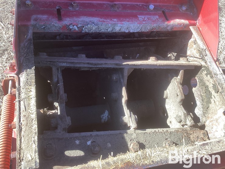 new-holland-880-image-19