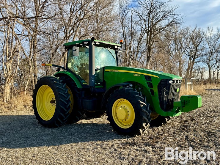 2010-john-deere-8225r-image-3