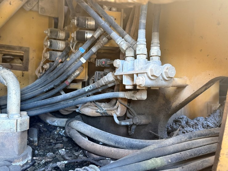 caterpillar-328d-image-38